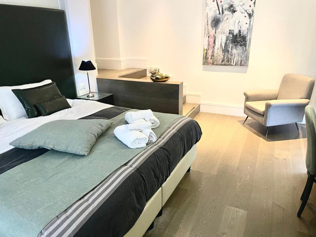 Xenia Luxury Rooms เรจโจ ดี คาลาเบีย ภายนอก รูปภาพ