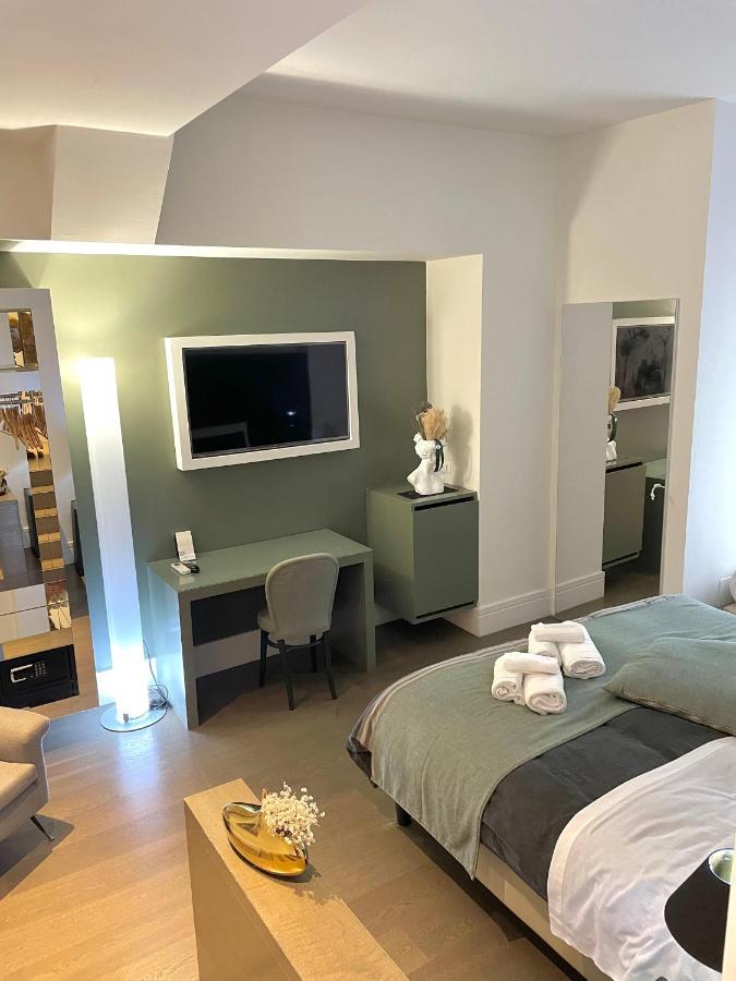 Xenia Luxury Rooms เรจโจ ดี คาลาเบีย ภายนอก รูปภาพ